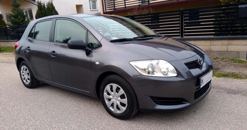 Toyota Auris cena 17800 przebieg: 226000, rok produkcji 2008 z Sochaczew małe 92